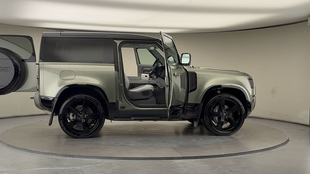 Used Land Rover Defender 90 2024 for sale - 76630357: Photo 57