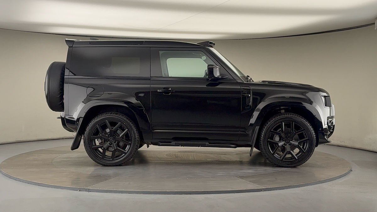 Used Land Rover Defender 90 2024 for sale - 76323903: Photo 16