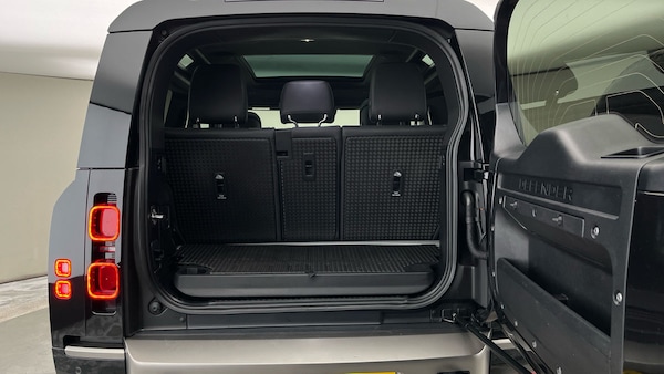 Used Land Rover Defender 90 2024 for sale - 76323903: Photo 27