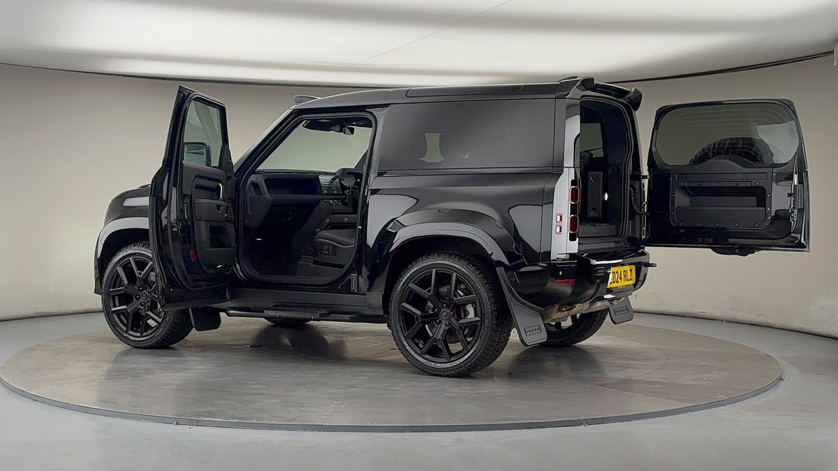 Used Land Rover Defender 90 2024 for sale - 76323903: Photo 51