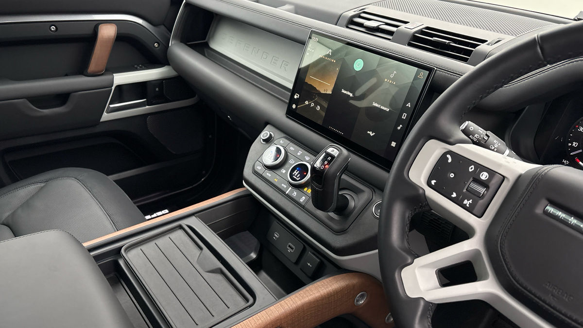 Used Land Rover Defender 2024 for sale - 77953689: Photo 18