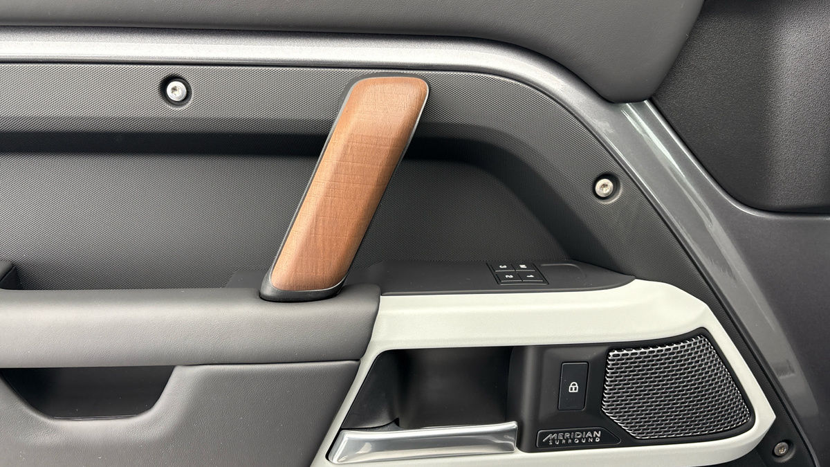 Used Land Rover Defender 2024 for sale - 77953689: Photo 19