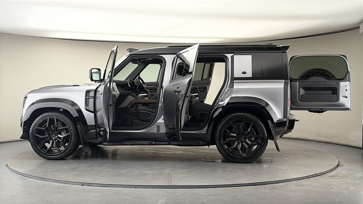 Used Land Rover Defender 2024 for sale - 77953689: Photo 53