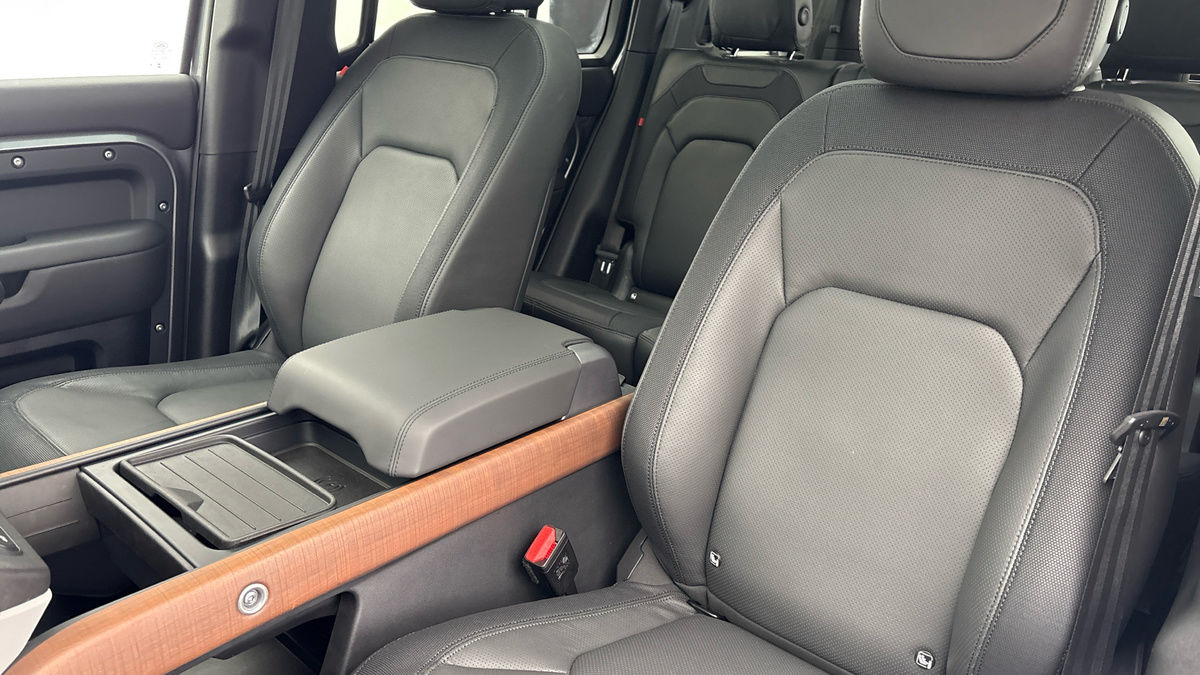 Used Land Rover Defender 2024 for sale - 77953689: Photo 7