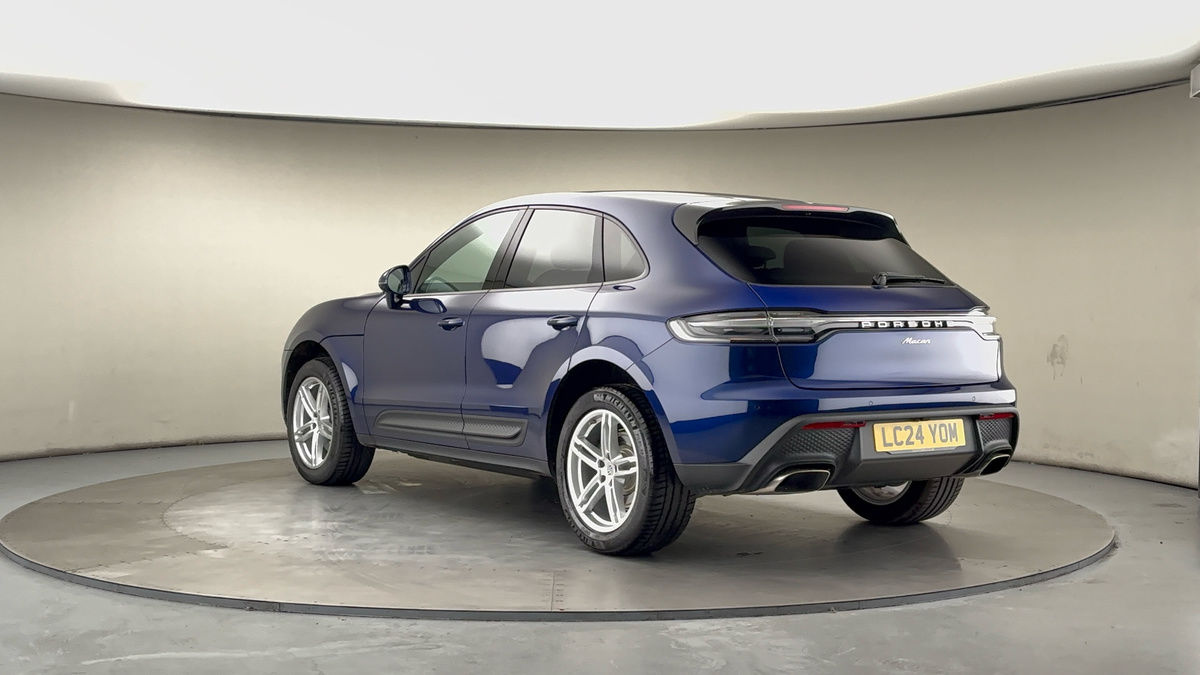 Used Porsche Macan 2024 for sale - 76655651: Photo 2
