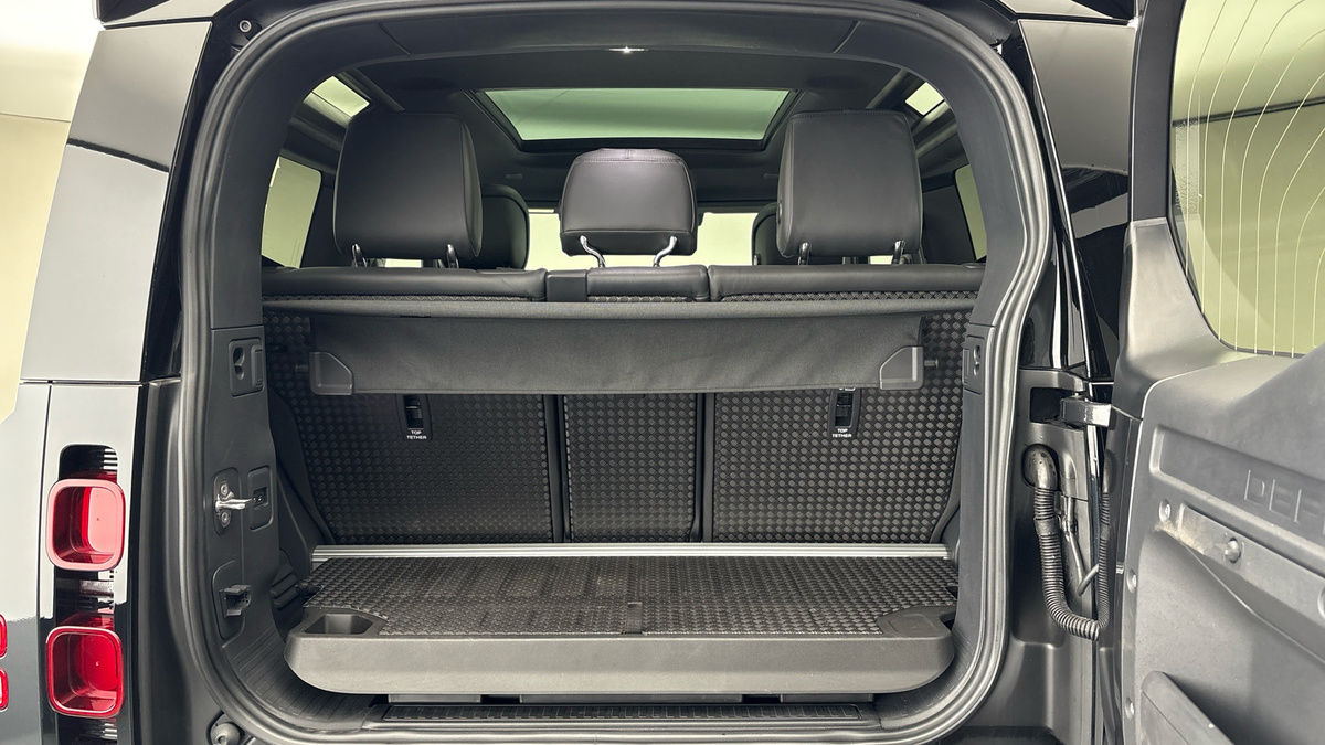 Used Land Rover Defender 90 2024 for sale - 77189036: Photo 11