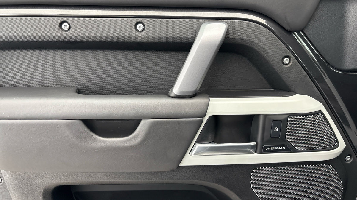 Used Land Rover Defender 90 2024 for sale - 77189036: Photo 19