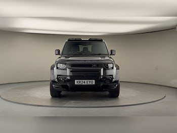 Used Land Rover Defender 90 2024 for sale - 77189036: Photo