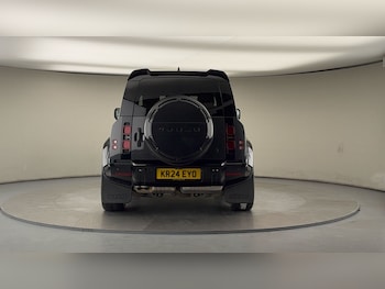 Used Land Rover Defender 90 2024 for sale - 77189036: Photo