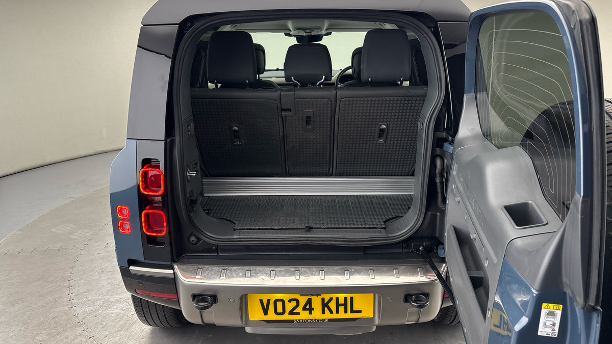 Used Land Rover Defender 90 2024 for sale - 77342431: Photo 11