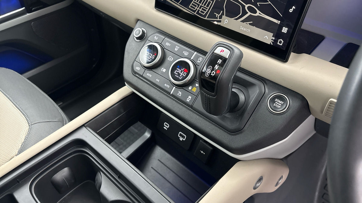 Used Land Rover Defender 90 2024 for sale - 77342431: Photo 18