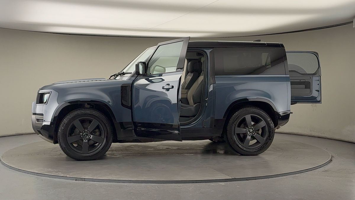 Used Land Rover Defender 90 2024 for sale - 77342431: Photo 47