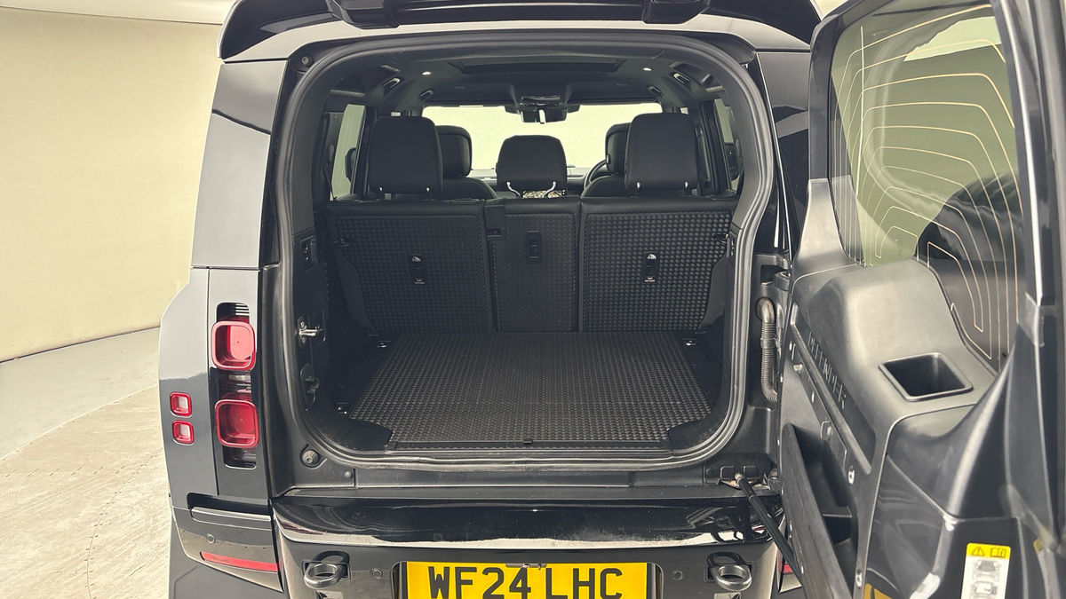 Used Land Rover Defender 2024 for sale - 77953676: Photo 11