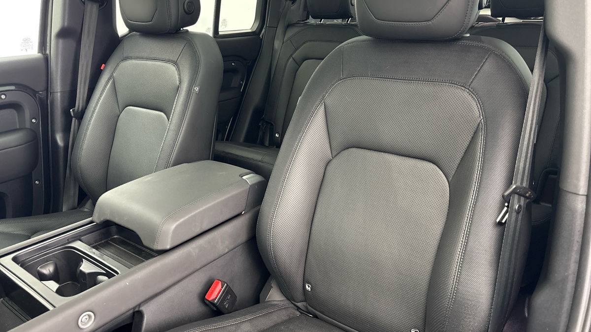 Used Land Rover Defender 2024 for sale - 77953676: Photo 7