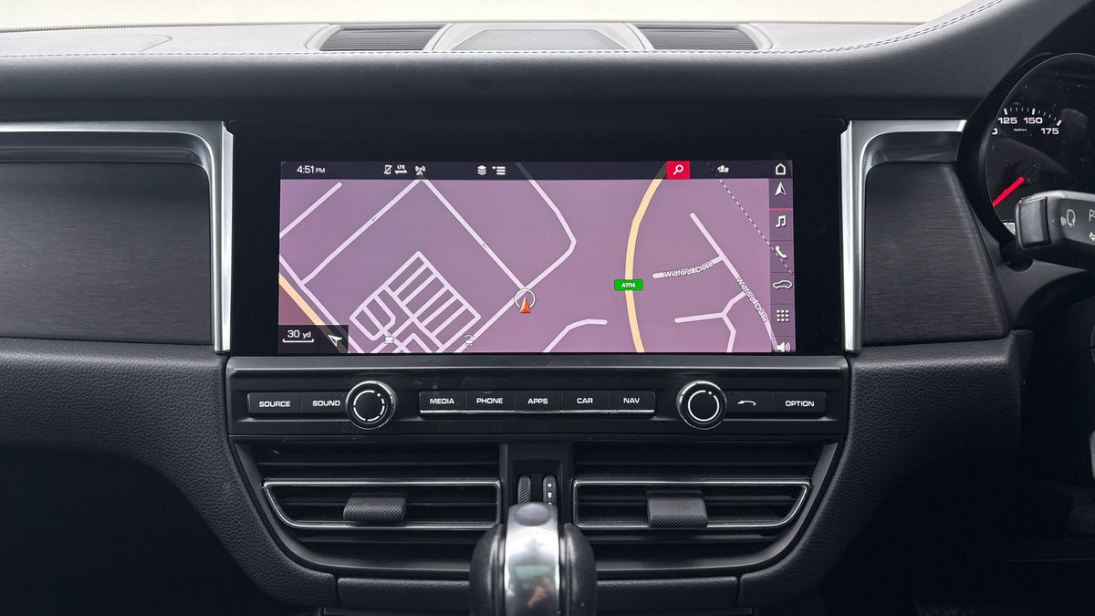 Used Porsche Macan 2021 for sale - 76368755: Photo 17