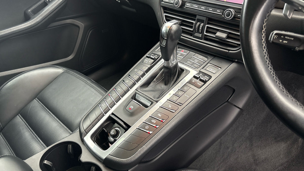 Used Porsche Macan 2021 for sale - 76368755: Photo 18