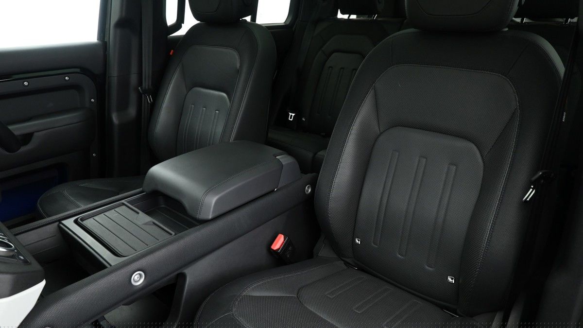 Used Land Rover Defender 110 2022 for sale - 74380374: Photo