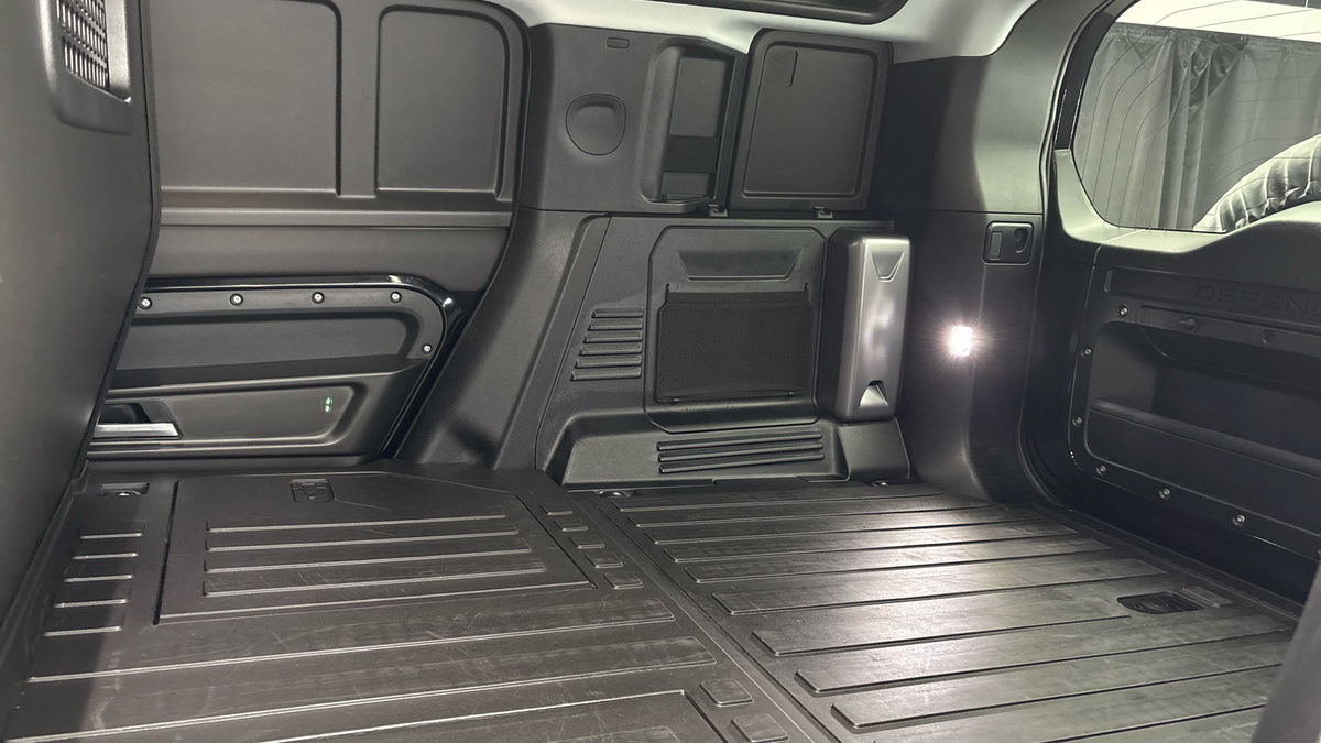 Used Land Rover Defender 110 2025 for sale - 76455036: Photo 8