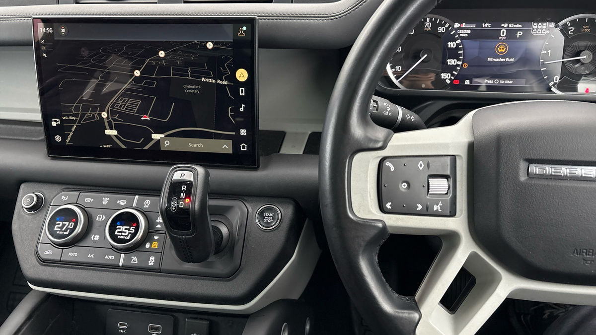 Used Land Rover Defender 130 2023 for sale - 76570850: Photo 13