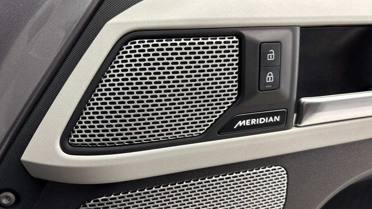 Used Land Rover Defender 130 2023 for sale - 76570850: Photo 25