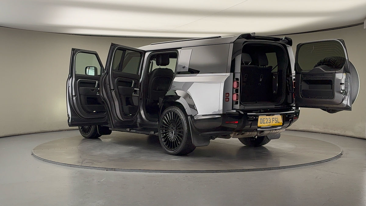 Used Land Rover Defender 130 2023 for sale - 76570850: Photo 48