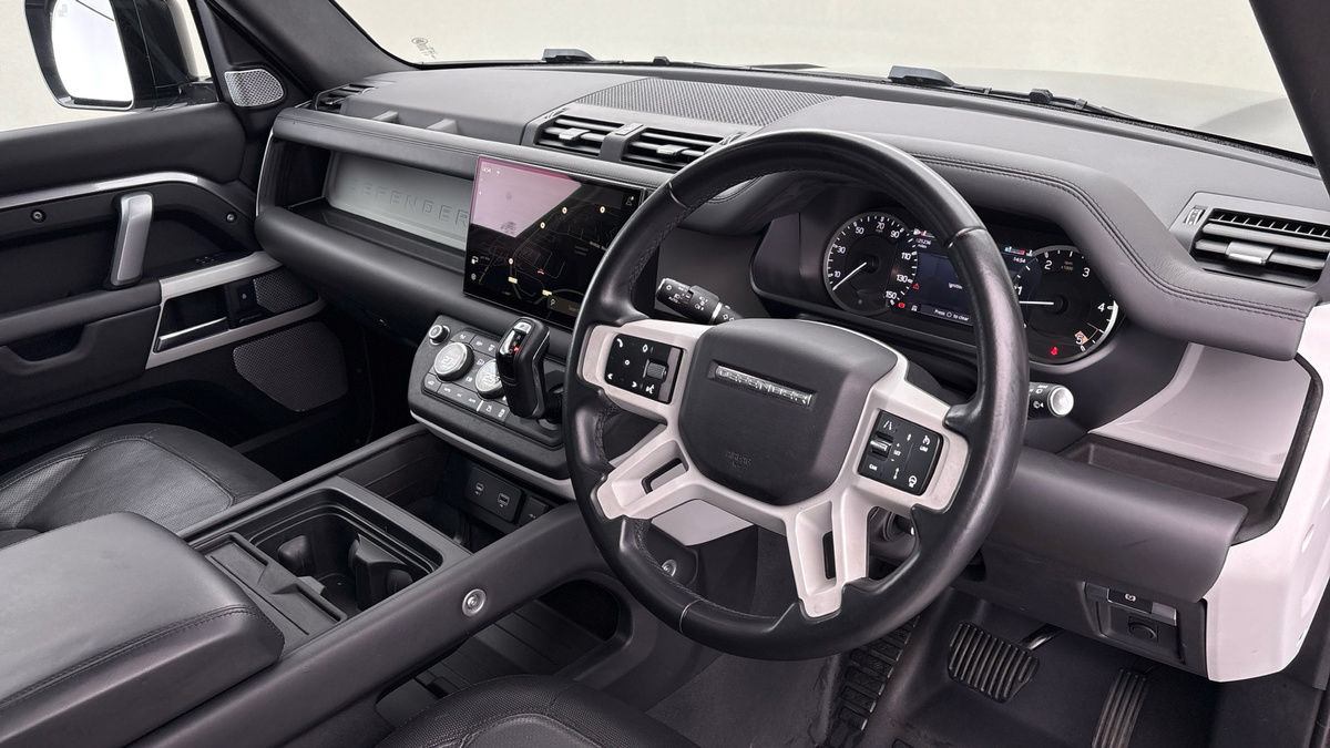 Used Land Rover Defender 130 2023 for sale - 76570850: Photo 5