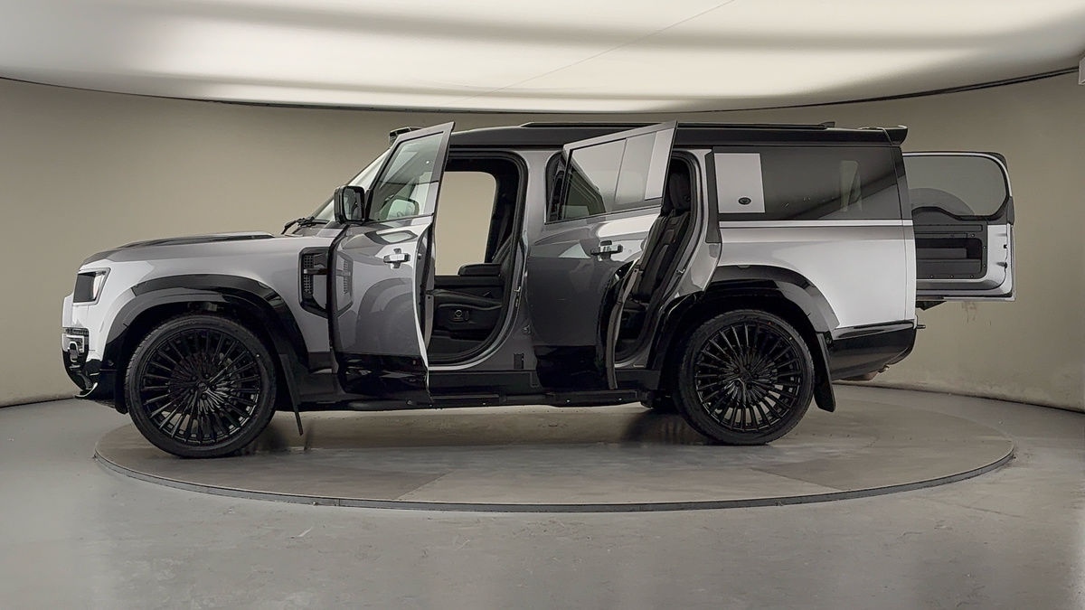 Used Land Rover Defender 130 2023 for sale - 76570850: Photo 52