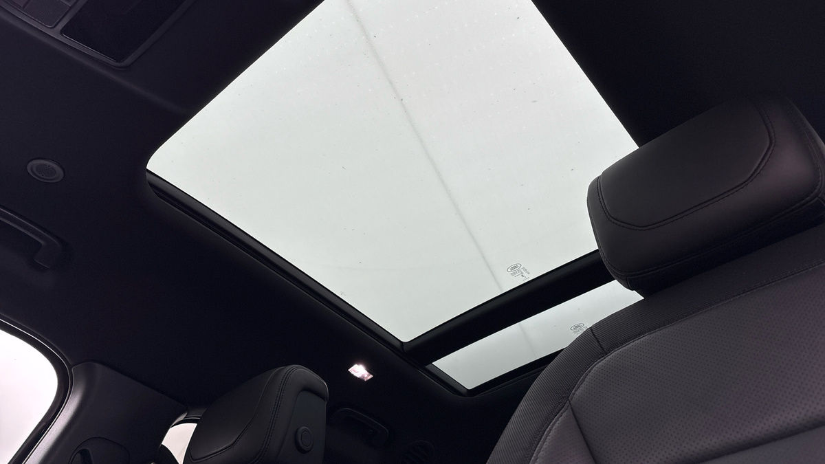 Used Land Rover Defender 130 2023 for sale - 76570850: Photo 6