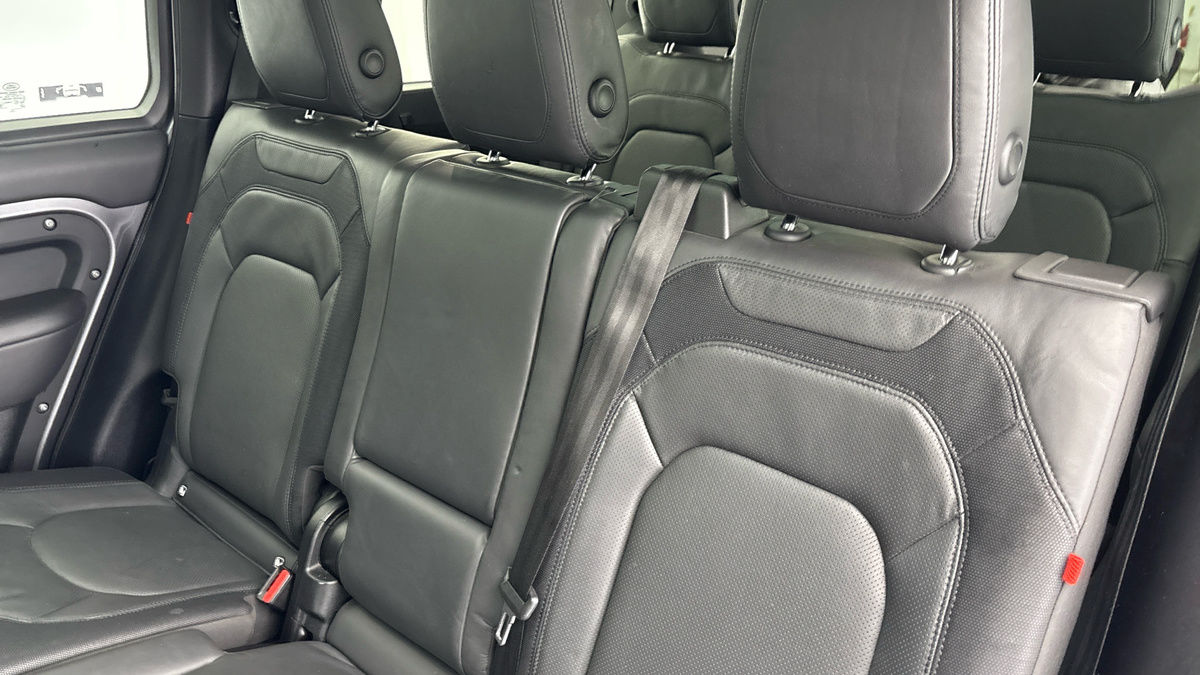 Used Land Rover Defender 130 2023 for sale - 76570850: Photo 8