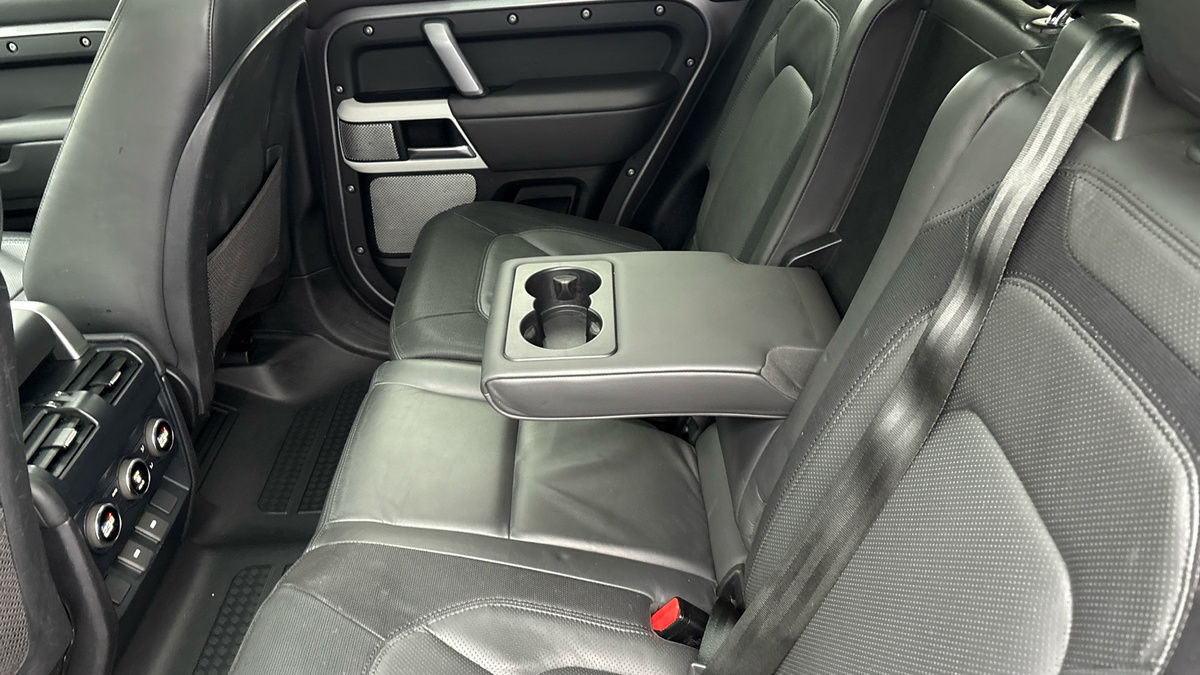 Used Land Rover Defender 130 2023 for sale - 76570850: Photo 9