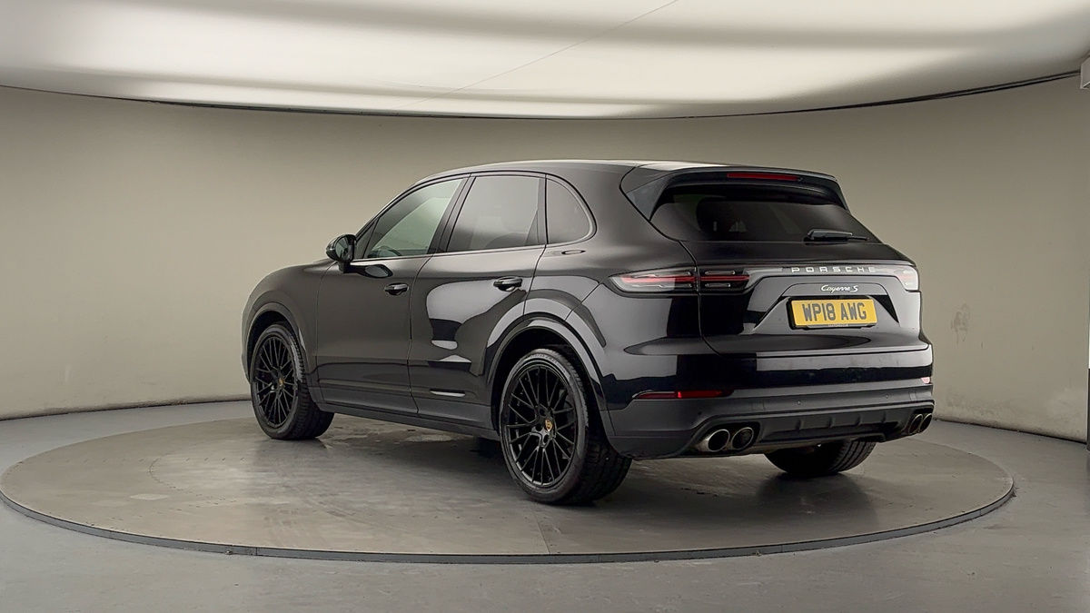 Used Porsche Cayenne 2018 for sale - 77014699: Photo 2