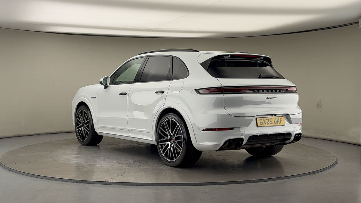 Used Porsche Cayenne 2025 for sale - 76583104: Photo 2