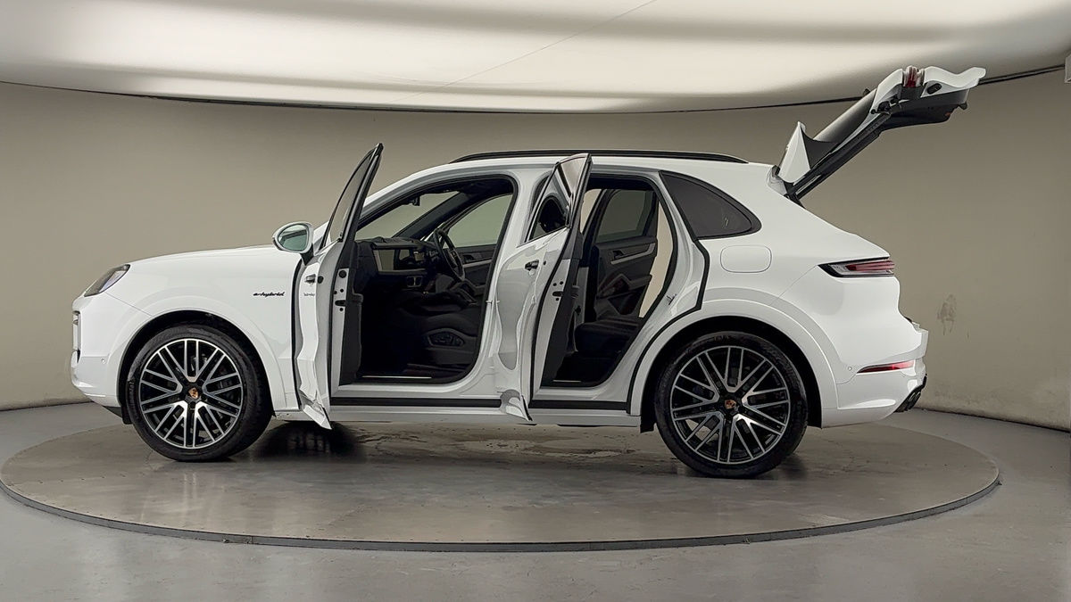 Used Porsche Cayenne 2025 for sale - 76583104: Photo 51