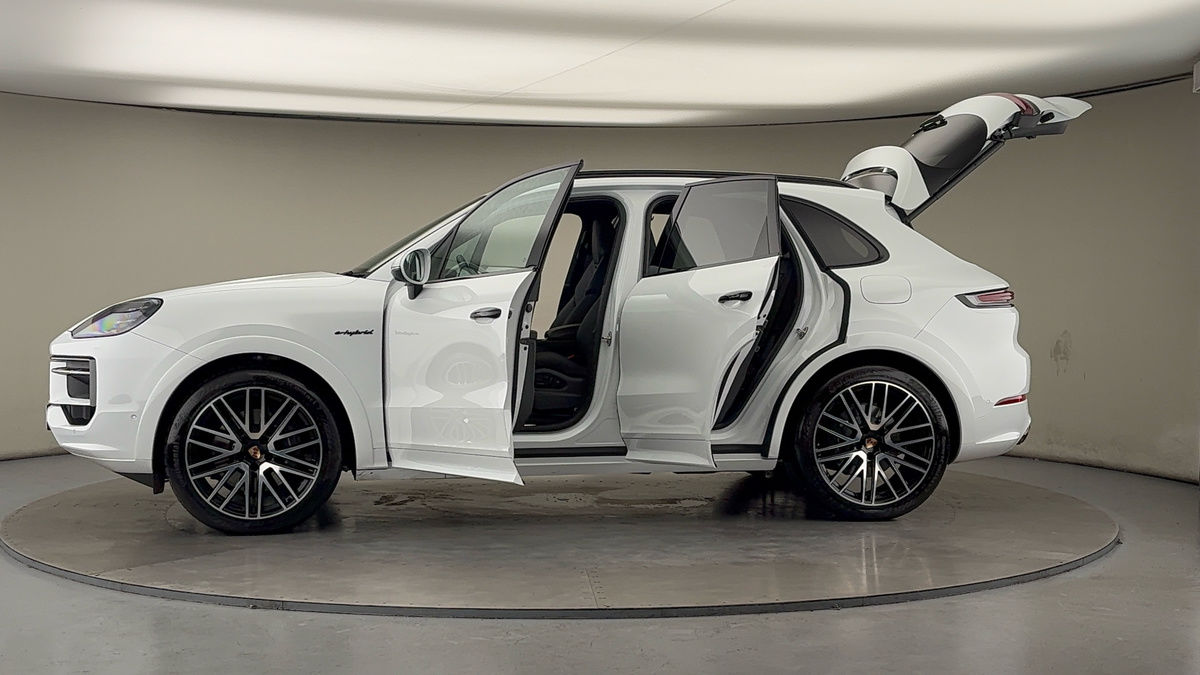 Used Porsche Cayenne 2025 for sale - 76583104: Photo 52