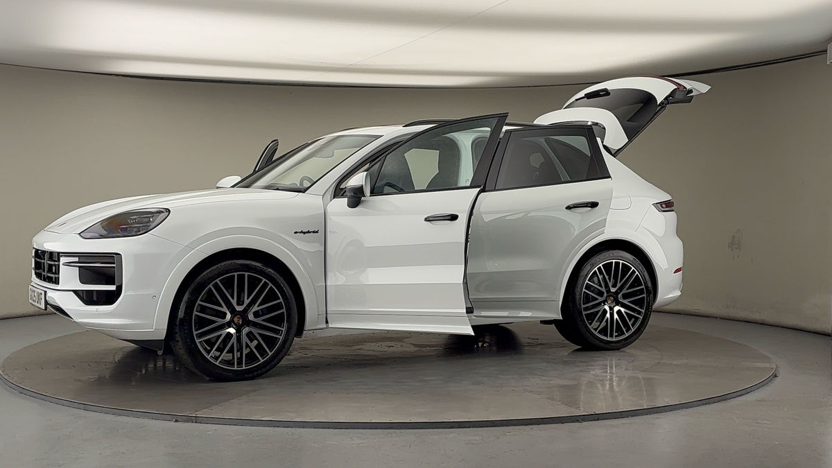 Used Porsche Cayenne 2025 for sale - 76583104: Photo 53