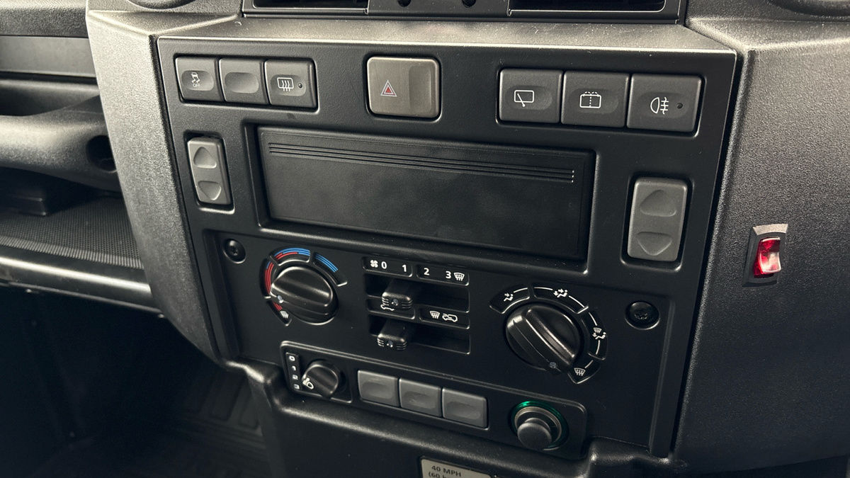 Used Land Rover Defender 110 2015 for sale - 77584256: Photo 17