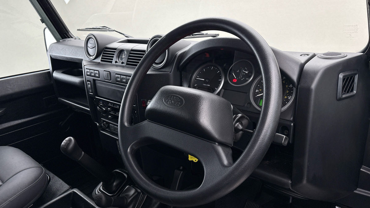 Used Land Rover Defender 110 2015 for sale - 77584256: Photo 5