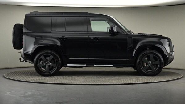 Used Land Rover Defender 110 2023 for sale - 74765997: Photo 9