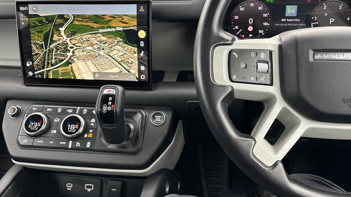 Used Land Rover Defender 2023 for sale - 76455048: Photo 19