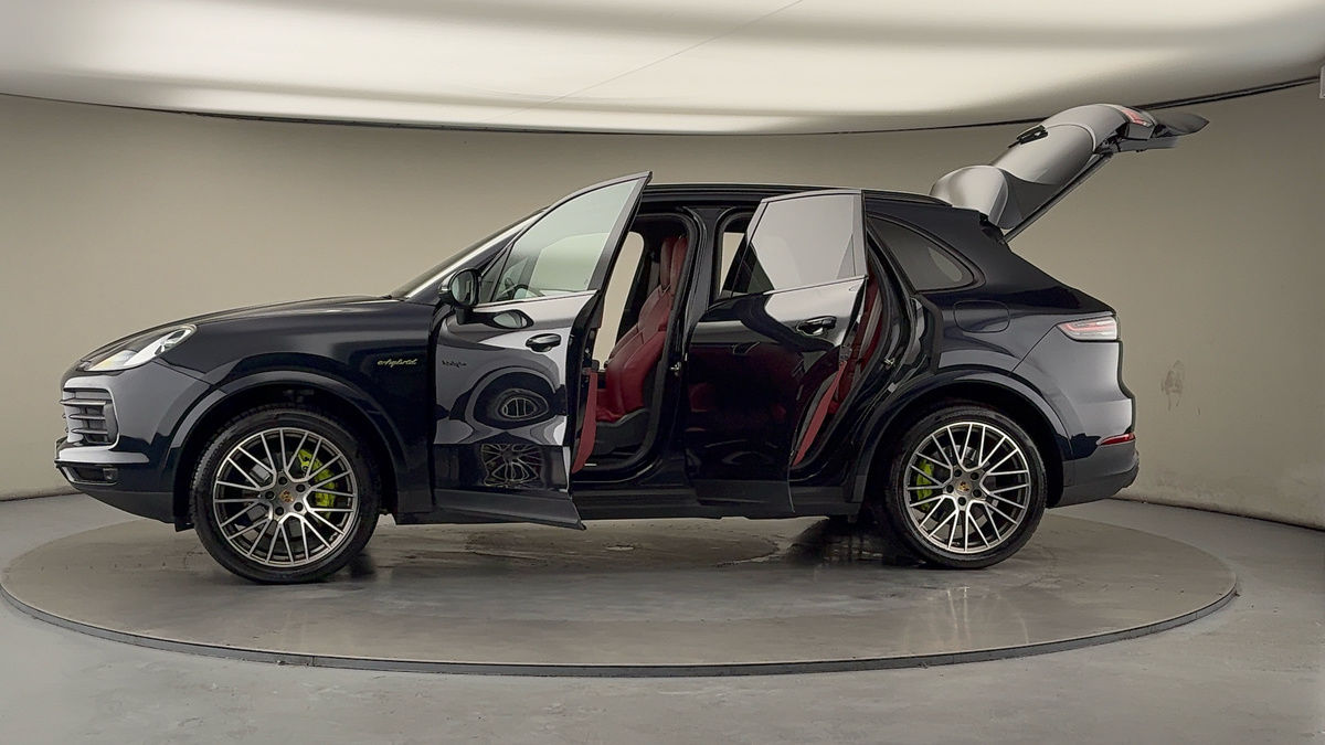 Used Porsche Cayenne 2022 for sale - 76536416: Photo 50