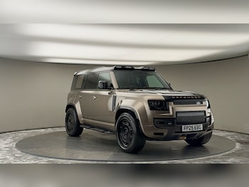 Used Land Rover Defender 110 2025 for sale - 75746254: Photo