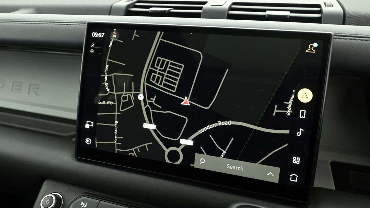 Used Land Rover Defender 110 2024 for sale - 75912462: Photo 11