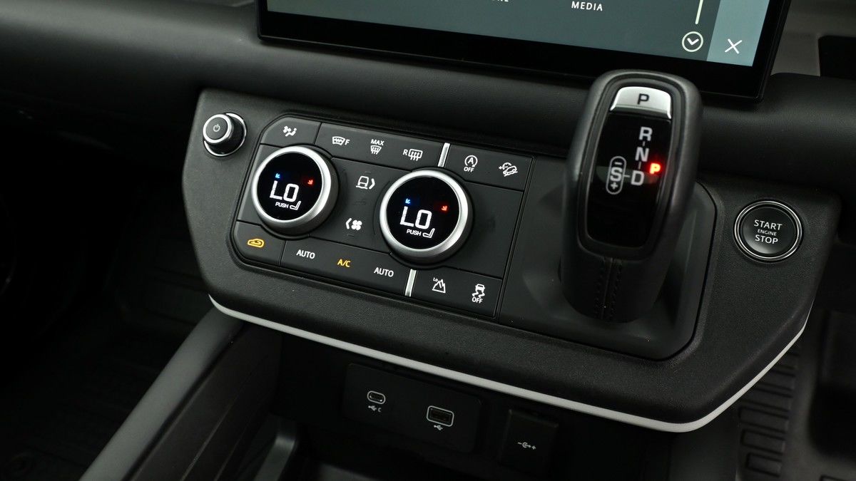 Used Land Rover Defender 110 2024 for sale - 75912462: Photo 13