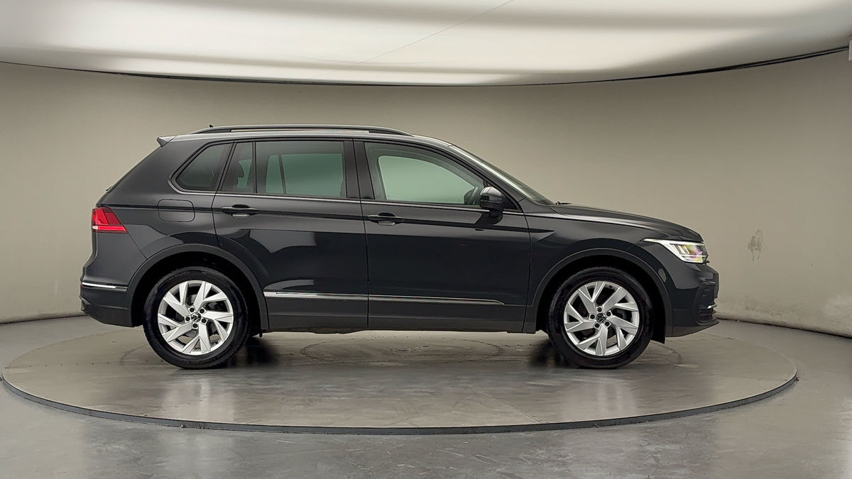 Used Volkswagen Tiguan 2021 for sale - 76497100: Photo 16