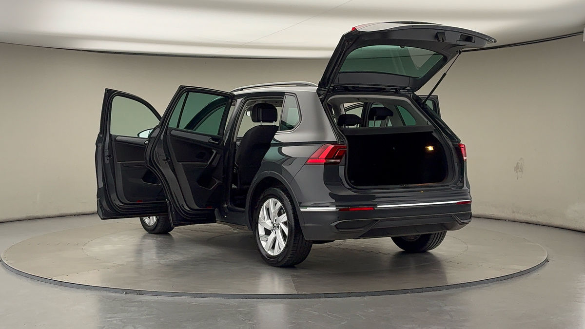 Used Volkswagen Tiguan 2021 for sale - 76497100: Photo 23