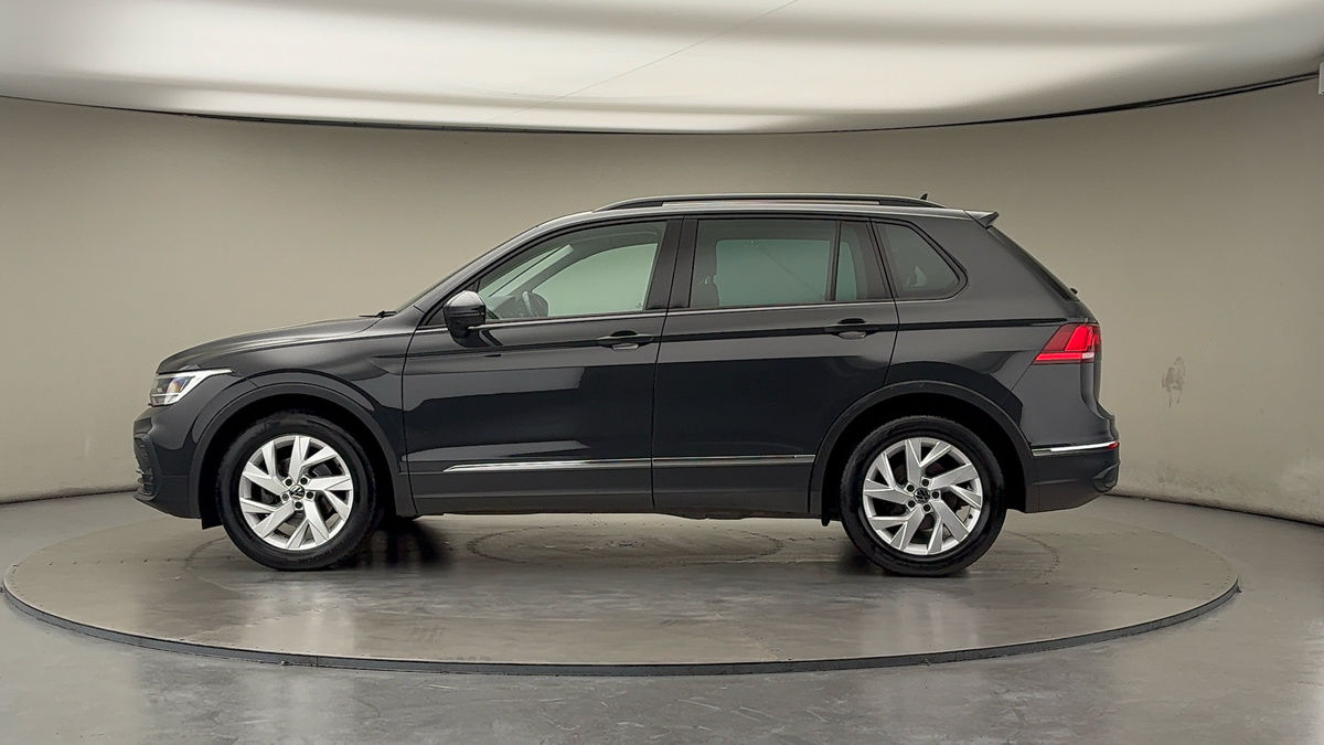 Used Volkswagen Tiguan 2021 for sale - 76497100: Photo 27
