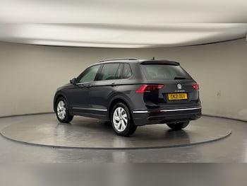 Used Volkswagen Tiguan 2021 for sale - 76497100: Photo