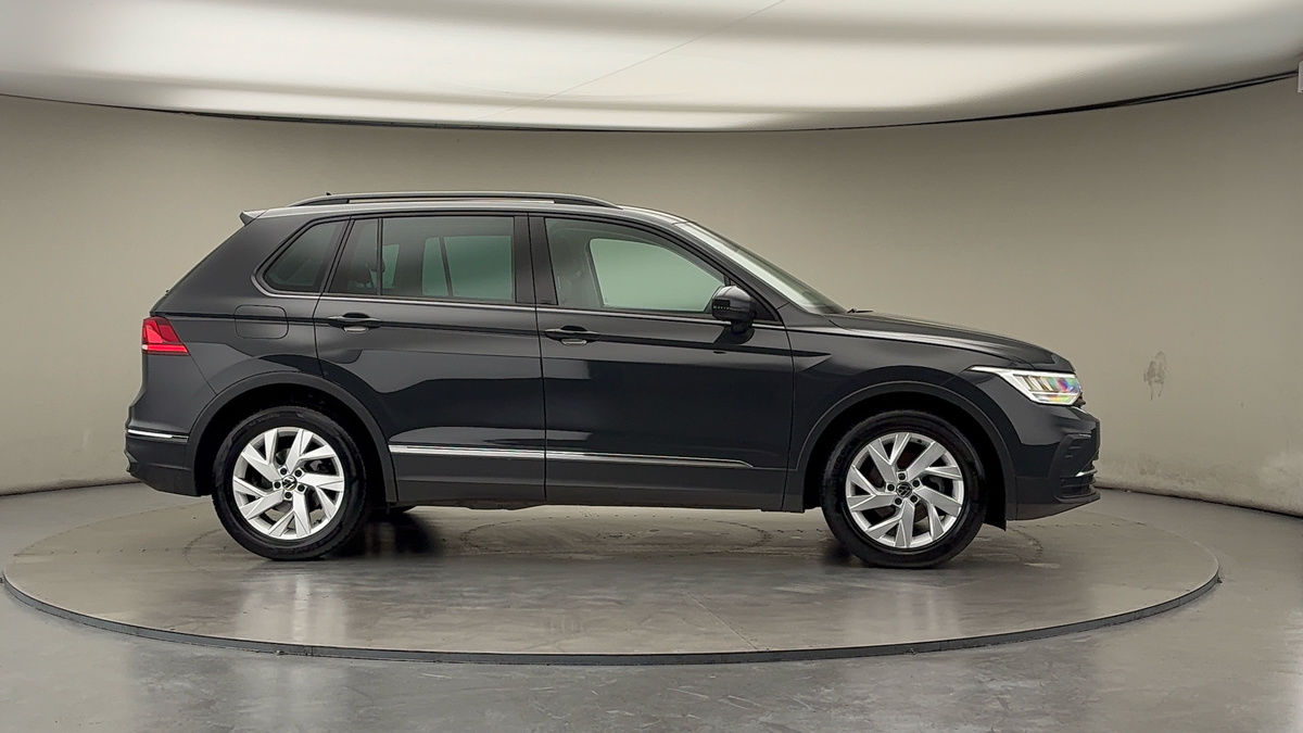 Used Volkswagen Tiguan 2021 for sale - 76497100: Photo 36