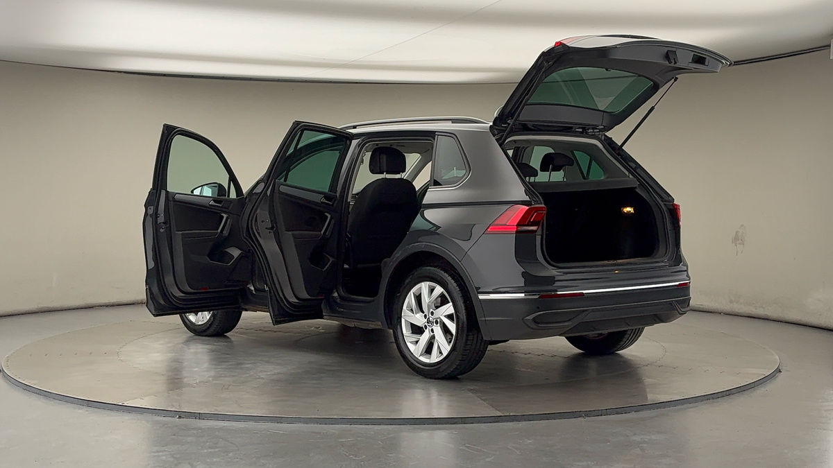 Used Volkswagen Tiguan 2021 for sale - 76497100: Photo 43