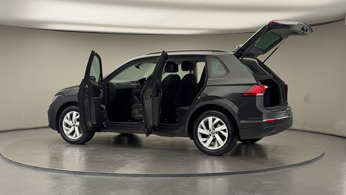 Used Volkswagen Tiguan 2021 for sale - 76497100: Photo 45